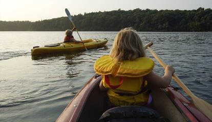 Ruta en kayak por la laguna de Walden, cerca de Boston.