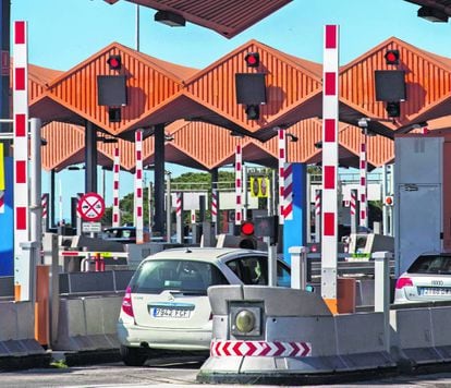 Vista del peaje de Vilassar en la autopista C-32 en el Maresme, en Barcelona.