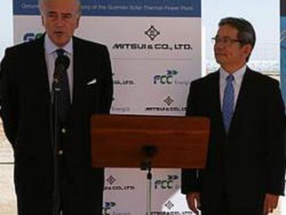 Baldomero Falcones, presidente de FCC; Shintoro Ambe, director de operaciones de Mitsui; Eduardo González, director general de FCC Energía, y Jun Yanagisawa, director de renovables de Mitsui