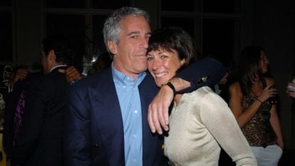 Jeffrey Epstein y Ghislaine Maxwell en Nueva York en marzo de 2005.