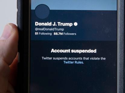 Estado de la cuenta personal de Trump en Twitter, en una pantalla de móvil.