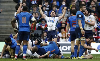 Greig Laidlaw (c) celebra la victora de Escocia ante Francia.