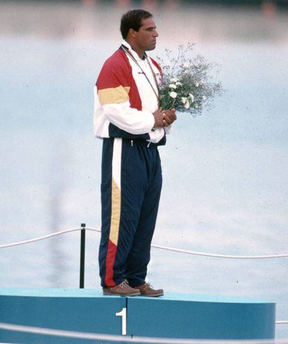 El regatista español, José María van der Ploeg, tras recibir la medalla de oro el 27 de julio.