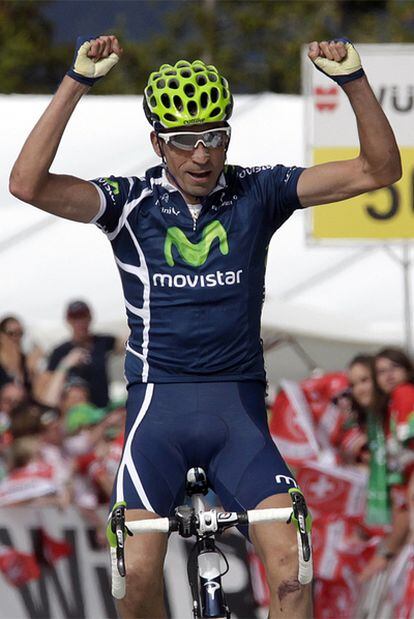 Juan Mauricio Soler celebra la victoria de etapa en la Vuelta a Suiza.