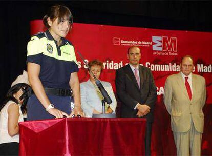 Sergio Gamón (segundo por la derecha), director de Seguridad de la Comunidad de Madrid, en una presentación de la policía de Alpedrete, en 2007.