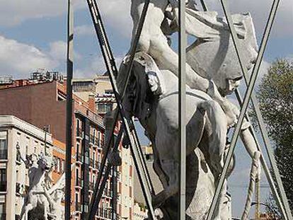 Traslado de los caballos alados, esculturas de Agustín Querol