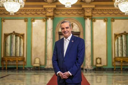 El presidente de República Dominicana, Luis Abinader, en un salón del Palacio Nacional de Santo Domingo, el 16 de diciembre de 2020.
