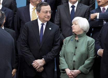 Mario Draghi (BCE) y Janet Yellen (Reserva Federal), durante una cumbre del G20 en Washington en 2014. 