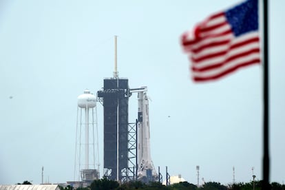 La cápsula 'Dragon Crew', preparada este lunes para su despegue en el Centro Espacial Kennedy, previsto para el miércoles.