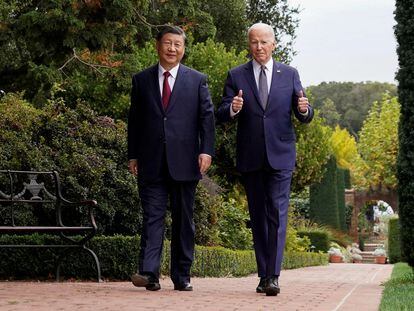 El presidente chino, Xi Jinping, pasea con su homólogo estadounidense, Joseph Biden.