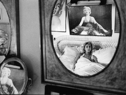 Un fotograma, con Nacha, del documental 'Vestida de azul' (1983), de Antonio Giménez Rico.