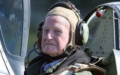 Tom Neil, veterano de la Batalla de Inglaterra, en 2015. El aviador falleció el pasado abril el día del aniversario de la RAF.