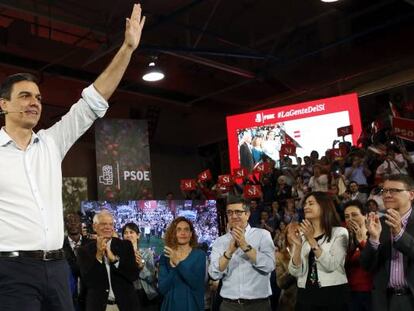 El CIS otorga al PSOE una intención de voto del 33%, el doble de la que da al PP