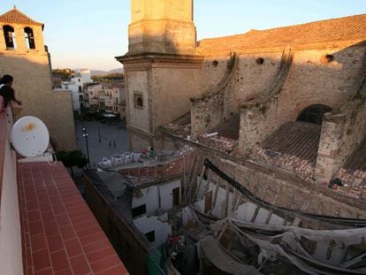 El sostre de l&#039;esgl&eacute;sia, enfonsat.