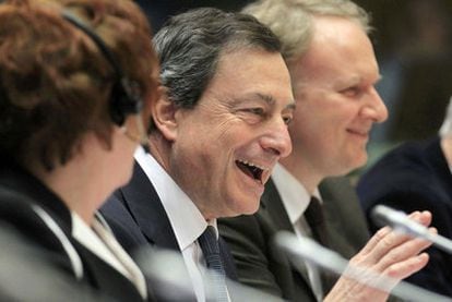 Draghi se dirige a los eurodiputados durante su comparecencia del lunes en el Parlamento Europeo, en Bruselas.