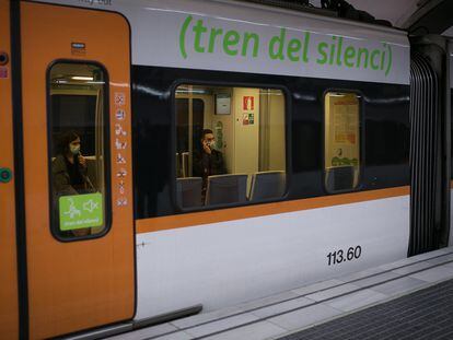 Tren de Ferrocarrils de la Generalitat pidiendo guardar silencio para evitar contagios.