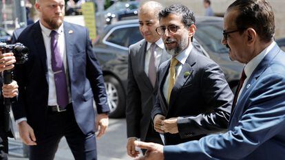 Suhail Mohamed Al Mazrouei, ministro de Energía de Emiratos Árabes Unidos, a su llegada a la reunión de la OPEP en la mañana del sábado.