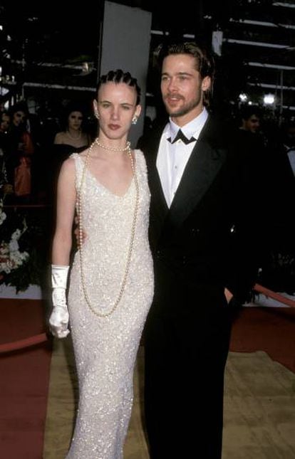 Juliette Lewis and Brad Pitt, en la alfombra roja de los Oscar de 1992.
