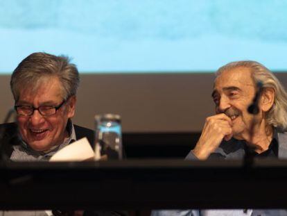 Jos&eacute; Emilio Pacheco y Juan Gelman, durante el acto.