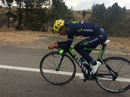 Nairo Quintana, entrenando en Colombia con la cabra de contrarreloj.