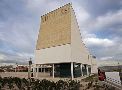 Nuevo Ayuntamiento de Meco en la plaza de la Villa.