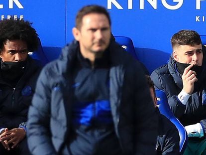 Lampard y, en segundo plano, Kepa en el banquillo de Leicester.