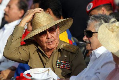 Ra&uacute;l Castro y Jose Mujica, en La Habana.