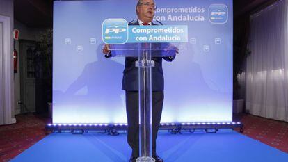 Zoido, tras la reunión de la ejecutiva del PP.