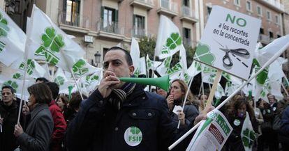Protesta de docentes de la concertada por los recortes educativos en Valencia el pasado febrero. 