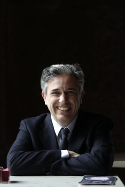 El profesor Ángel Santamaría.
