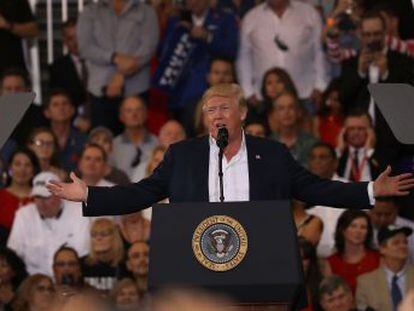El presidente activa a sus seguidores en Florida tras una semana crítica y con la sombra de la conexión rusa planeando sobre su cabeza