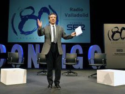 Iñaki Gabilondo durante el programa especial que ha conmemorado el 80 aniversario de Radio Valladolid.