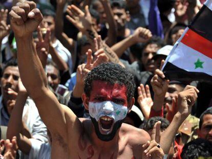 Un manifestante yemení participa en una una nueva protesta en Saná.
