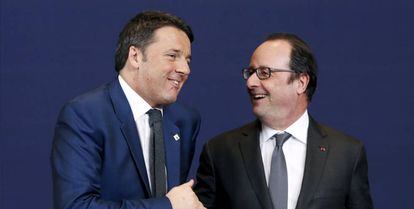 Renzi (I) y Hollande  durante la cumbre europea sobre inmigraci&oacute;n. 