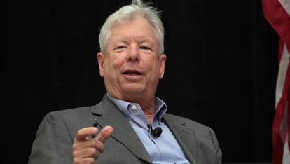 Richard Thaler en la Universidad de Chicago tras saber que había sido galardonado con el Nobel de Economía.