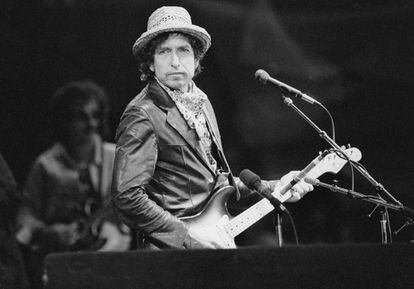 Bod Dylan durant un concert que va oferir a l'estadi St. Jakob-Park de Basilea (Suïssa) l'1 de juny del 1984.