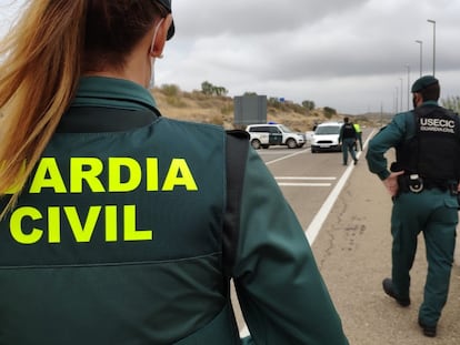 Control de la Guardia Civil para cumplimiento del confinamiento perimetral.