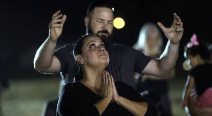 Vigilia por las víctimas de la masacre en la iglesia baptista de Sutherland Springs (Texas).