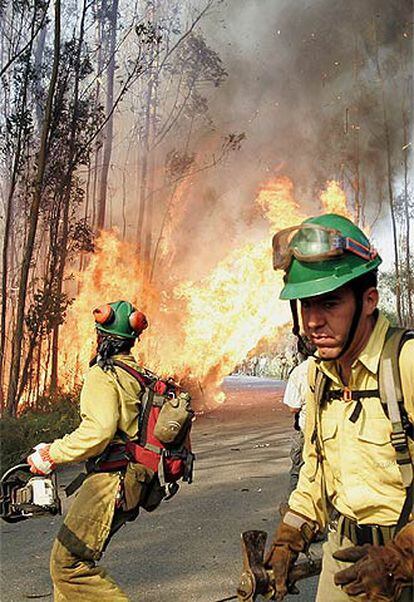 Bomberos cerca de Mirón.