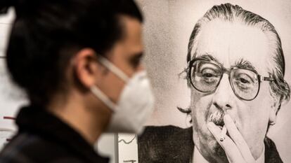 Una reproducción de Joan Fuster en la Casa Museo del escritor en Sueca.