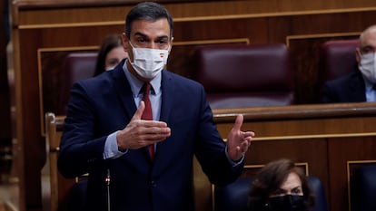 The President of the Government, Pedro Sánchez, intervenes during a control session to the Executive in Congress to report on the management of the pandemic, in October 2020.