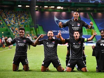 Los jugadores del Lyon celebran el pase a semifinales.