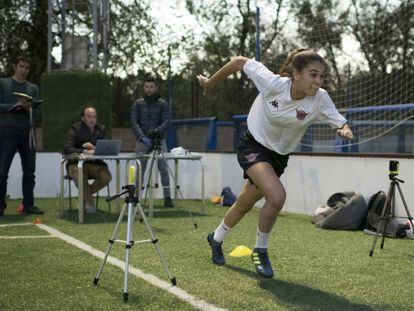 Pruebas físicas al equipo de futbol femenino CD Tacón
 