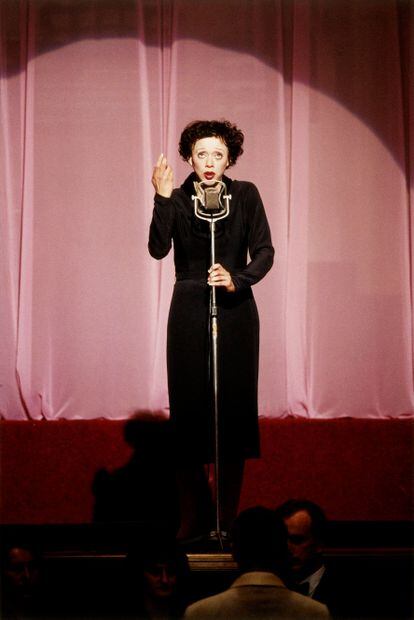 Marion Cotillard, como Édith Piaf, en 'La vie en rose'.