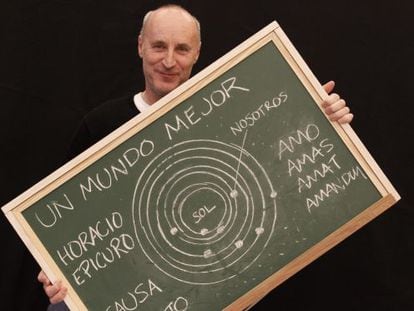 Paco Mir, actor y director de Tricicle, en los teatros del canal de Madrid, donde se estrenará 'Candide'.