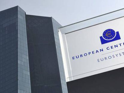 Logotipo del Banco Central Europeo (BCE) en su sede de Fráncfort, Alemania.
