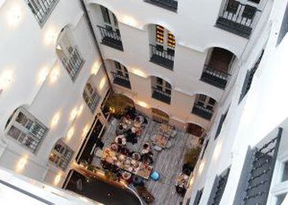 Restaurante Saporem visto desde el ‘hostel’ Room007.