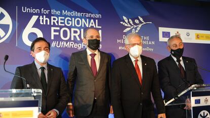 De izquierda a derecha, el ministro de Exteriores, José Manuel Albares; su homólogo jordano, Ayman Safadi; el Alto Representante de la UE, Josep Borrell, y el secretario general de la UPM, Nasser Kamel.