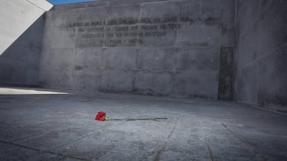 Estado actual del memorial a los fusilados en la Guerra Civil en el cementerio de La Almudena.