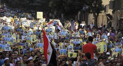 Partidarios de Morsi se manifgiestan, hoy, en El Cairo.